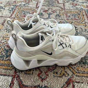 Women’s Nike sneakers